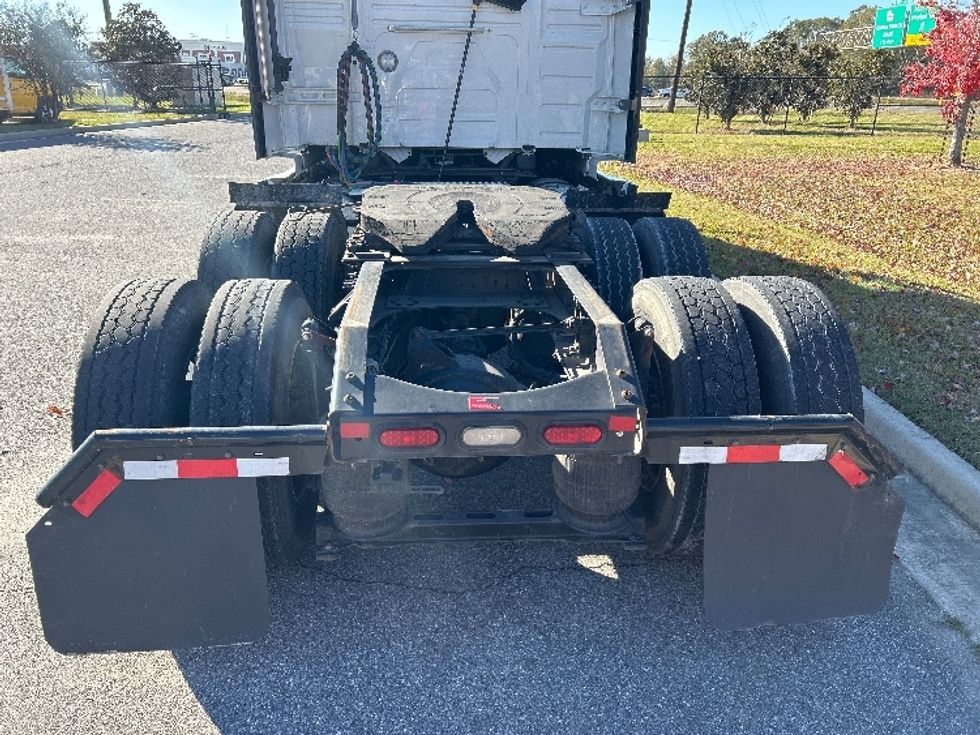 Sleeper Tractor-Heavy Duty Tractors-Volvo-2022-VNL64760-Lafayette-LA-493,747\n\t\tmiles-$ 75,500 - Image 6