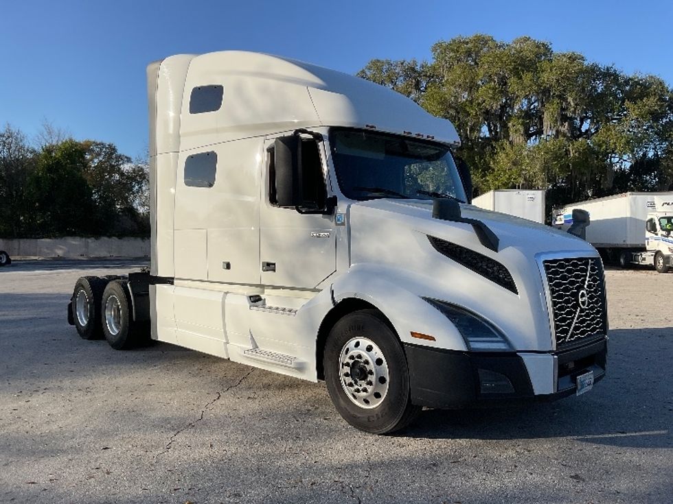 Sleeper Tractor-Heavy Duty Tractors-Volvo-2022-VNL64760-Lakeland-FL-654,079\n\t\tmiles-$ 56,250 - Image 1