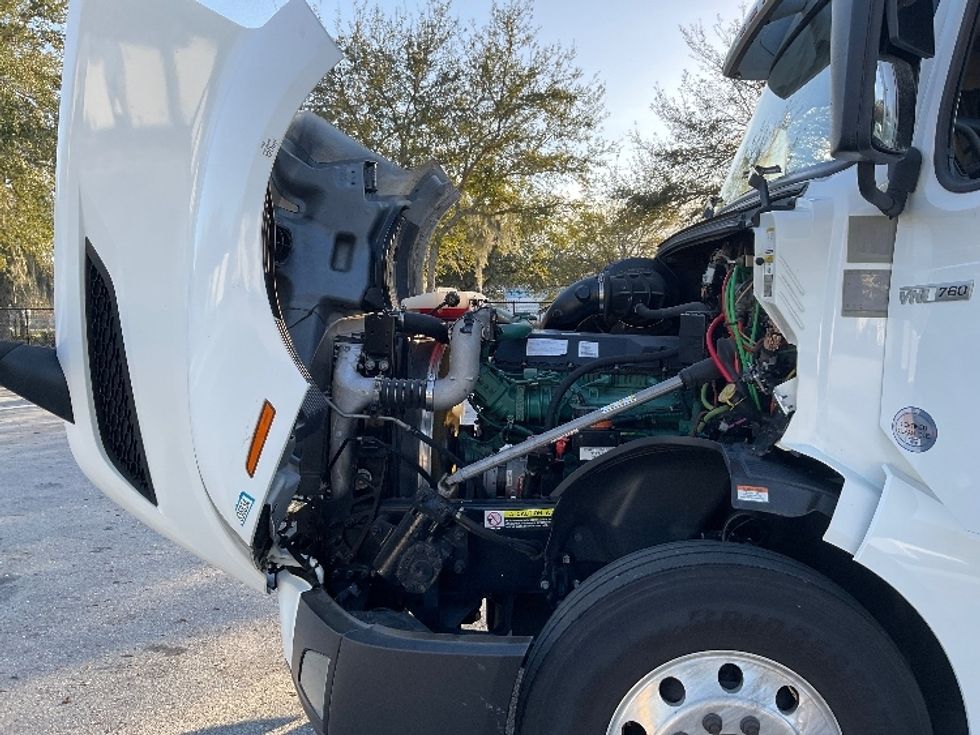 Sleeper Tractor-Heavy Duty Tractors-Volvo-2022-VNL64760-Lakeland-FL-654,079\n\t\tmiles-$ 56,250 - Image 20