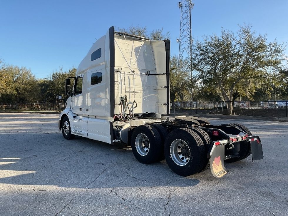 Sleeper Tractor-Heavy Duty Tractors-Volvo-2022-VNL64760-Lakeland-FL-654,079\n\t\tmiles-$ 56,250 - Image 5