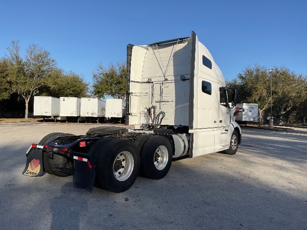 Sleeper Tractor-Heavy Duty Tractors-Volvo-2022-VNL64760-Lakeland-FL-654,079\n\t\tmiles-$ 56,250 - Image 7