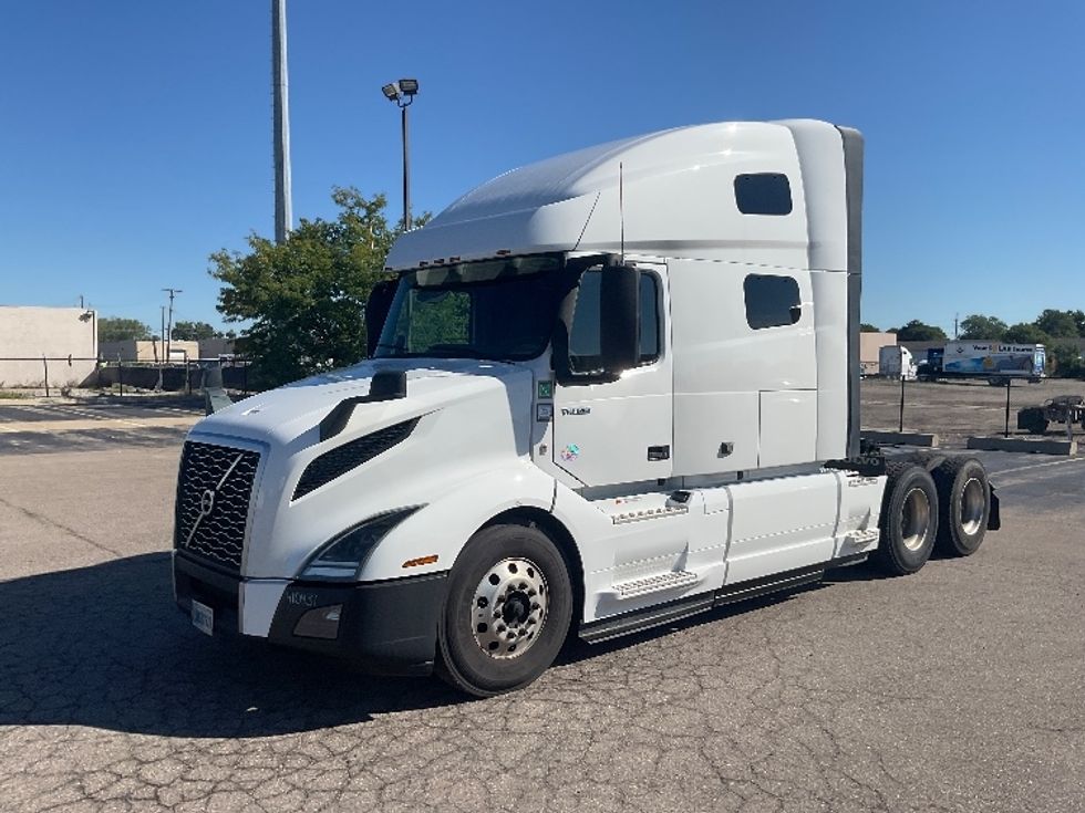 Sleeper Tractor-Heavy Duty Tractors-Volvo-2022-VNL64760-Lansing-MI-574,120\n\t\tmiles-$ 71,750 - Image 1