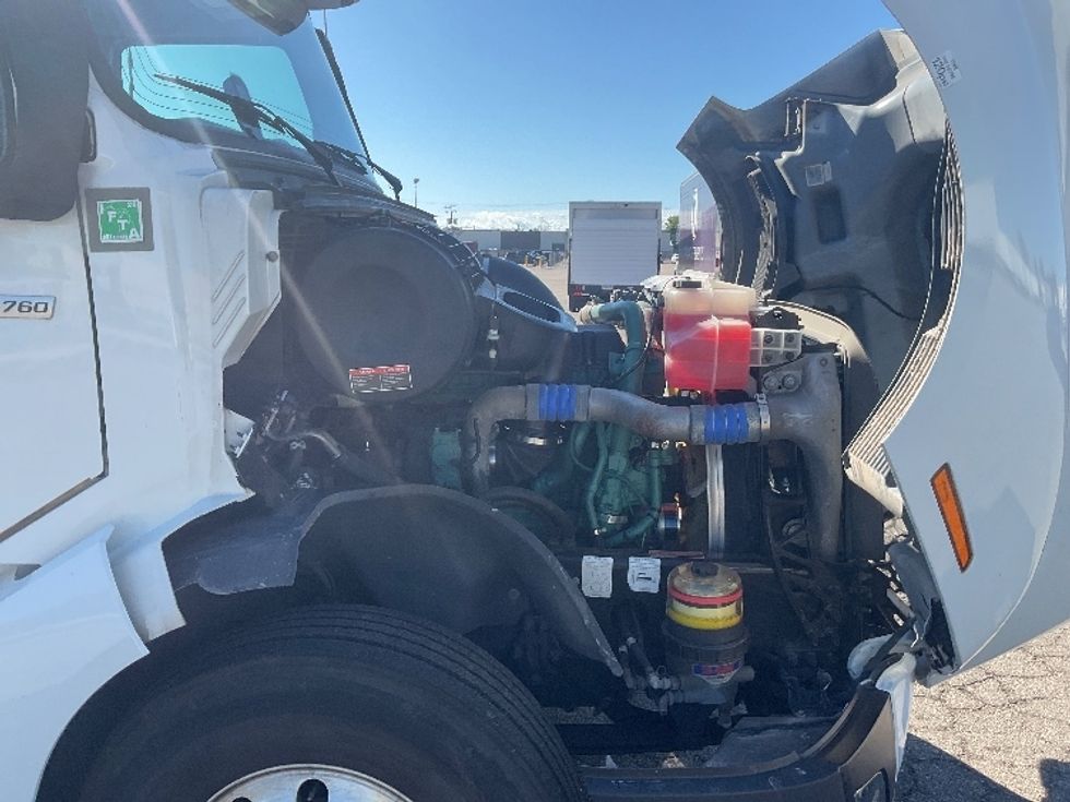 Sleeper Tractor-Heavy Duty Tractors-Volvo-2022-VNL64760-Lansing-MI-574,120\n\t\tmiles-$ 71,750 - Image 19