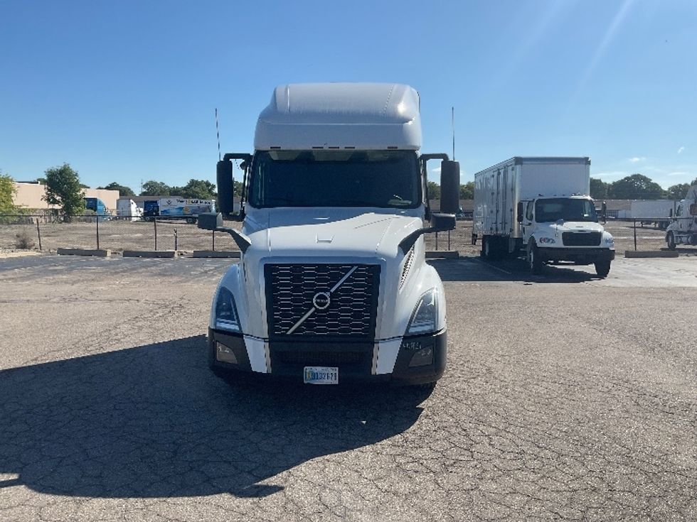Sleeper Tractor-Heavy Duty Tractors-Volvo-2022-VNL64760-Lansing-MI-574,120\n\t\tmiles-$ 71,750 - Image 2