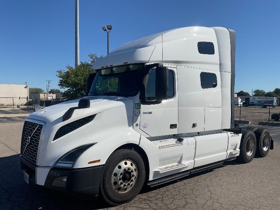 Sleeper Tractor-Heavy Duty Tractors-Volvo-2022-VNL64760-Lansing-MI-574,120\n\t\tmiles-$ 71,750 - Image 3