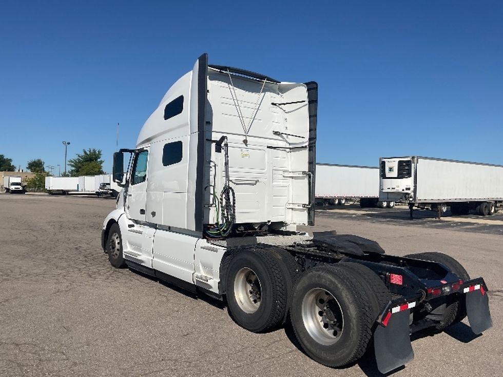 Sleeper Tractor-Heavy Duty Tractors-Volvo-2022-VNL64760-Lansing-MI-574,120\n\t\tmiles-$ 71,750 - Image 5