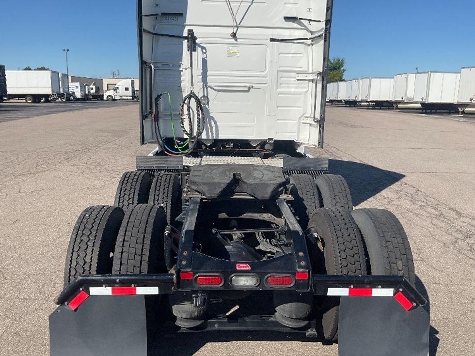 Sleeper Tractor-Heavy Duty Tractors-Volvo-2022-VNL64760-Lansing-MI-574,120\n\t\tmiles-$ 71,750 - Image 6