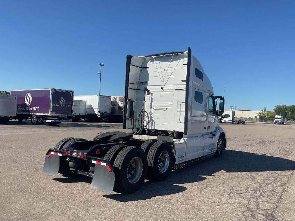 Sleeper Tractor-Heavy Duty Tractors-Volvo-2022-VNL64760-Lansing-MI-574,120\n\t\tmiles-$ 71,750 - Image 7