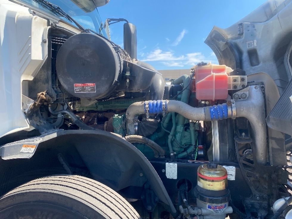 Sleeper Tractor-Heavy Duty Tractors-Volvo-2022-VNL64760-Laredo-TX-412,465\n\t\tmiles-$ 83,750 - Image 20