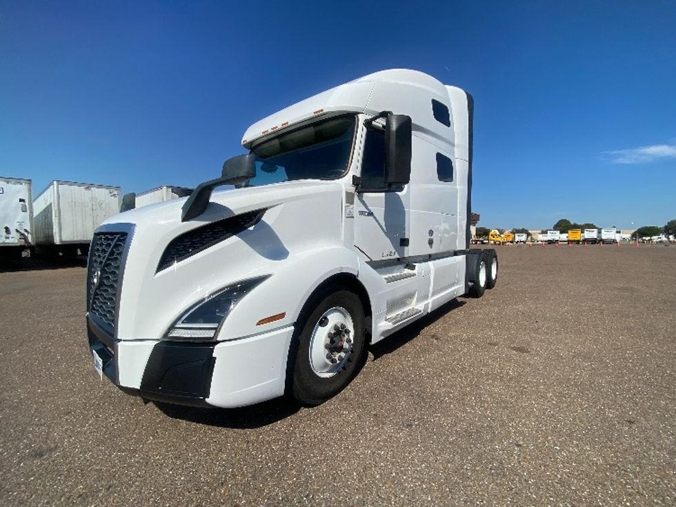 2022 Volvo Truck VNL photo 3