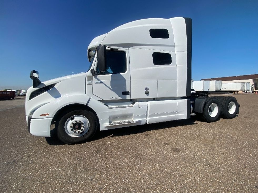 2022 Volvo Truck VNL photo 4