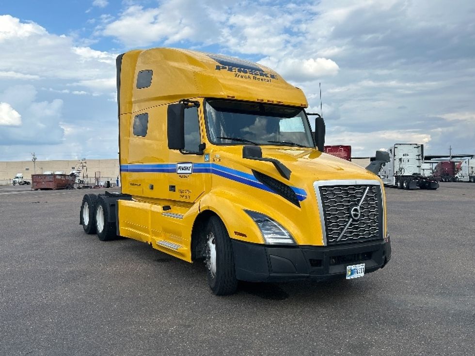 Sleeper Tractor-Heavy Duty Tractors-Volvo-2022-VNL64760-Laredo-TX-523,008\n\t\tmiles-$ 69,750 - Image 1