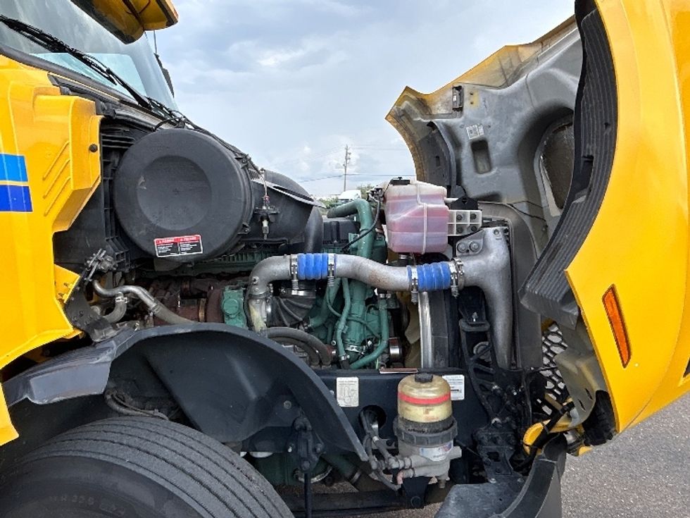 Sleeper Tractor-Heavy Duty Tractors-Volvo-2022-VNL64760-Laredo-TX-523,008\n\t\tmiles-$ 69,750 - Image 19