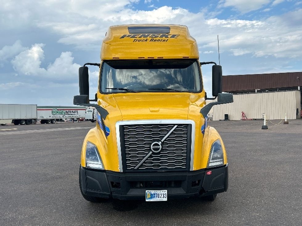 Sleeper Tractor-Heavy Duty Tractors-Volvo-2022-VNL64760-Laredo-TX-523,008\n\t\tmiles-$ 69,750 - Image 2