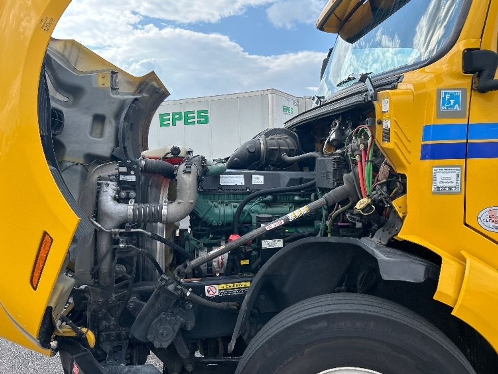 Sleeper Tractor-Heavy Duty Tractors-Volvo-2022-VNL64760-Laredo-TX-523,008\n\t\tmiles-$ 69,750 - Image 20