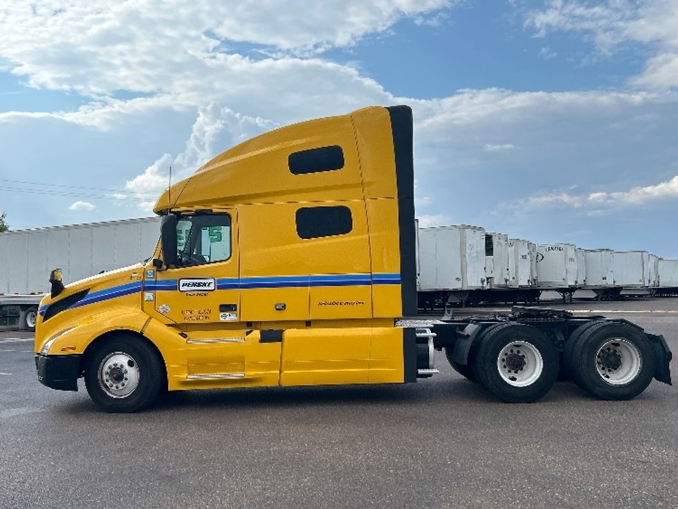 Sleeper Tractor-Heavy Duty Tractors-Volvo-2022-VNL64760-Laredo-TX-523,008\n\t\tmiles-$ 69,750 - Image 4