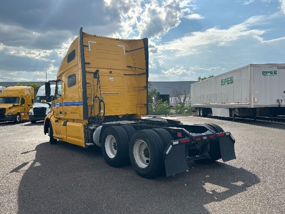 Sleeper Tractor-Heavy Duty Tractors-Volvo-2022-VNL64760-Laredo-TX-523,008\n\t\tmiles-$ 69,750 - Image 5