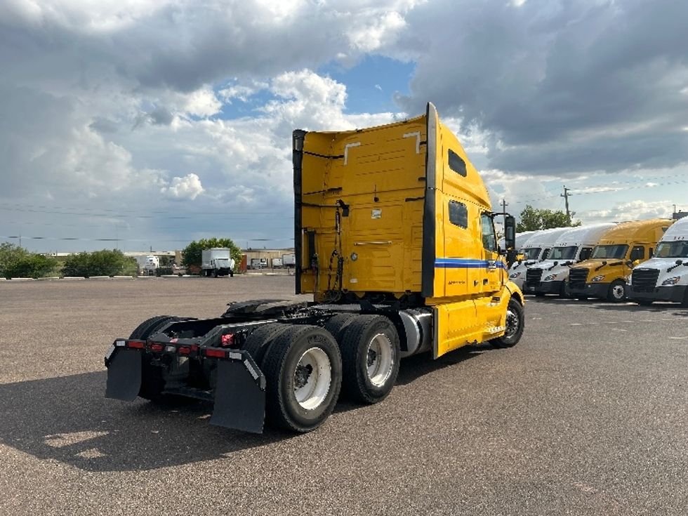 Sleeper Tractor-Heavy Duty Tractors-Volvo-2022-VNL64760-Laredo-TX-523,008\n\t\tmiles-$ 69,750 - Image 7