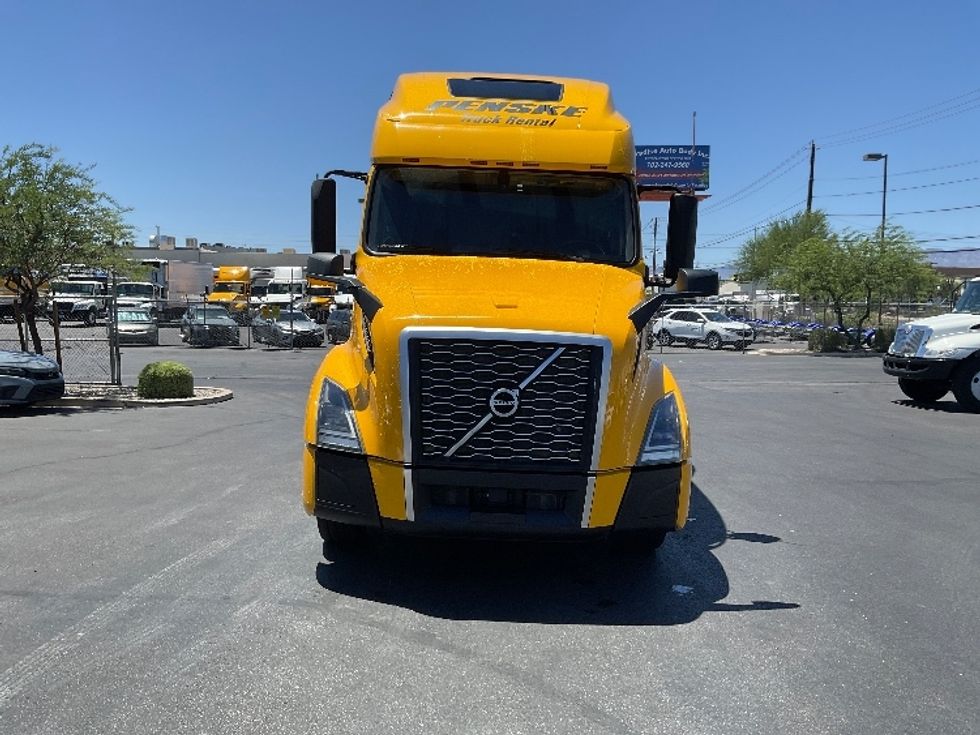 2022 Volvo Truck VNL photo 2