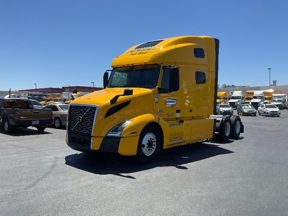 2022 Volvo Truck VNL photo 3