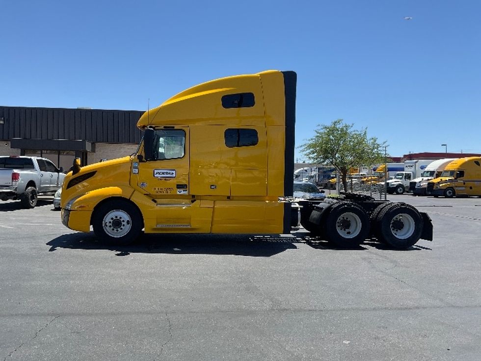 2022 Volvo Truck VNL photo 4