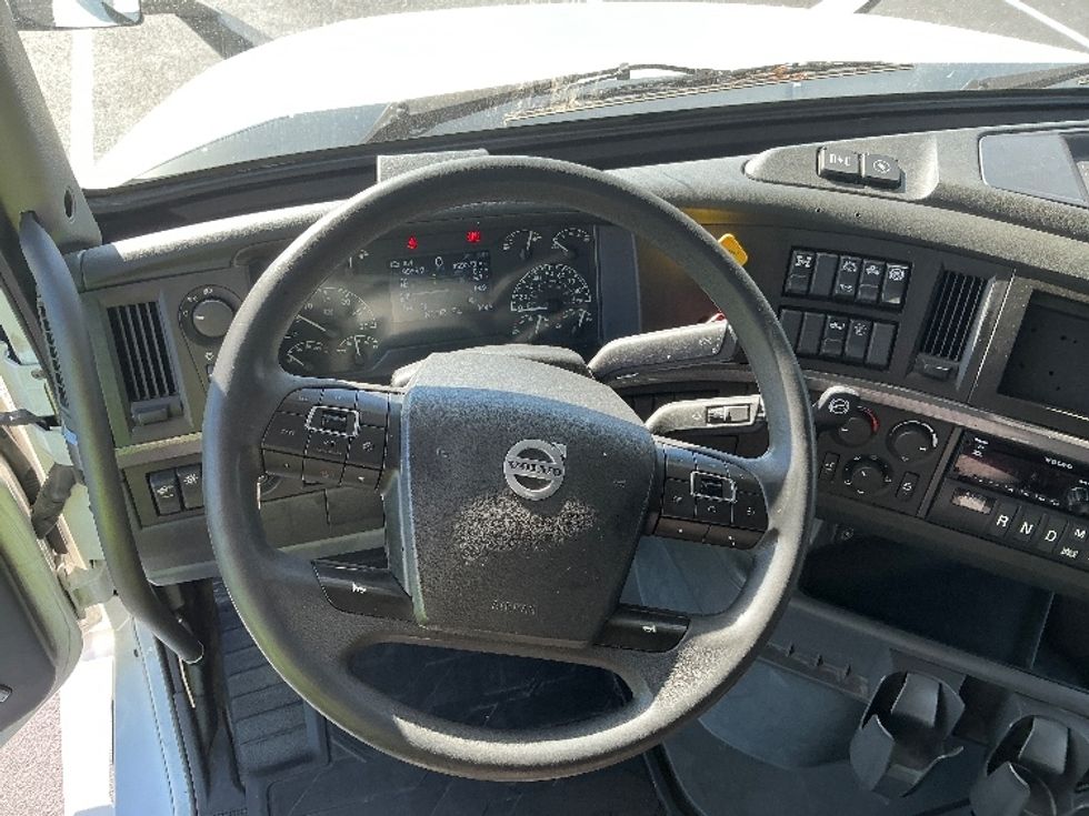 Sleeper Tractor-Heavy Duty Tractors-Volvo-2022-VNL64760-Lexington-KY-459,074\n\t\tmiles-$ 75,250 - Image 10