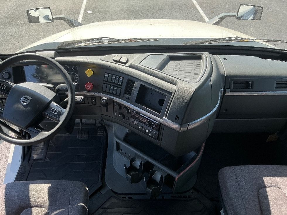 Sleeper Tractor-Heavy Duty Tractors-Volvo-2022-VNL64760-Lexington-KY-459,074\n\t\tmiles-$ 75,250 - Image 12