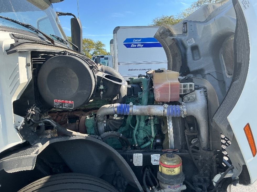 Sleeper Tractor-Heavy Duty Tractors-Volvo-2022-VNL64760-Lexington-KY-459,074\n\t\tmiles-$ 75,250 - Image 20