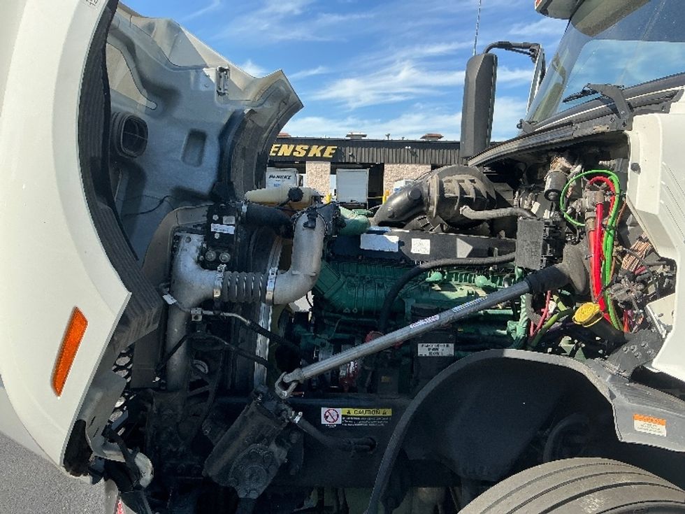 Sleeper Tractor-Heavy Duty Tractors-Volvo-2022-VNL64760-Lexington-KY-459,074\n\t\tmiles-$ 75,250 - Image 21