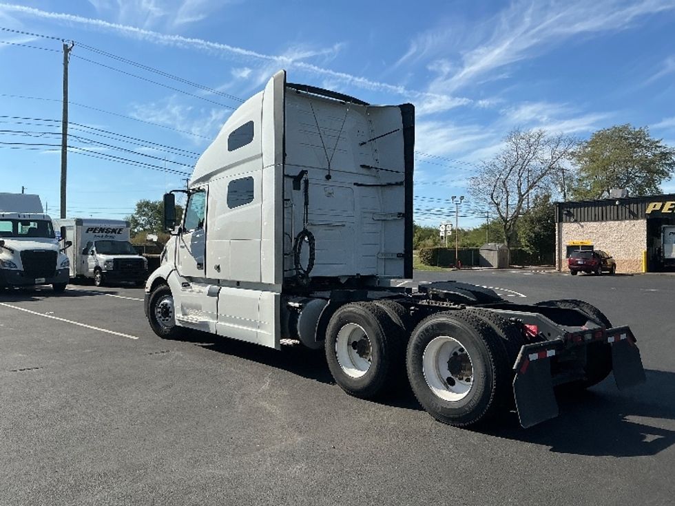 Sleeper Tractor-Heavy Duty Tractors-Volvo-2022-VNL64760-Lexington-KY-459,074\n\t\tmiles-$ 75,250 - Image 5