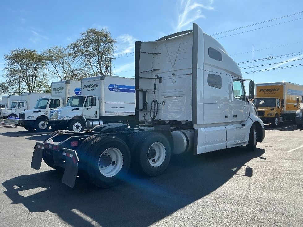 Sleeper Tractor-Heavy Duty Tractors-Volvo-2022-VNL64760-Lexington-KY-459,074\n\t\tmiles-$ 75,250 - Image 7