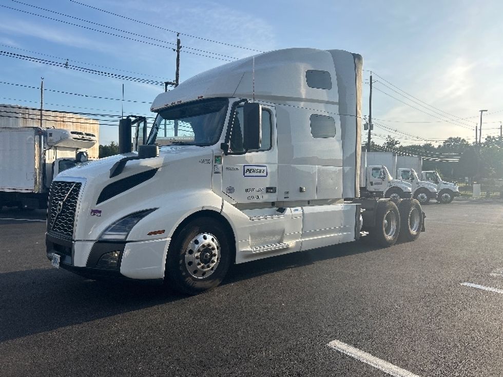 Sleeper Tractor-Heavy Duty Tractors-Volvo-2022-VNL64760-Linden-NJ-481,266\n\t\tmiles-$ 79,000 - Image 3