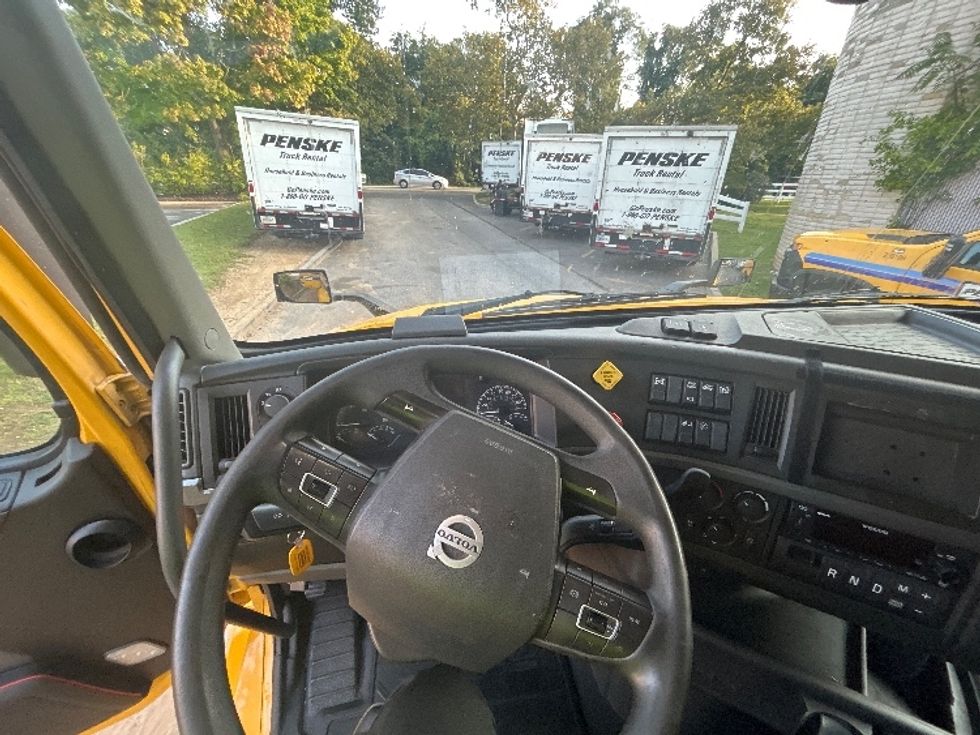 Sleeper Tractor-Heavy Duty Tractors-Volvo-2022-VNL64760-Linden-NJ-642,468\n\t\tmiles-$ 61,500 - Image 11