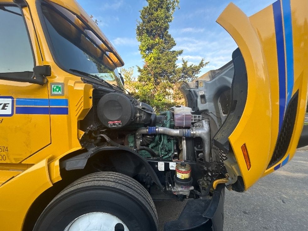 Sleeper Tractor-Heavy Duty Tractors-Volvo-2022-VNL64760-Linden-NJ-642,468\n\t\tmiles-$ 61,500 - Image 20