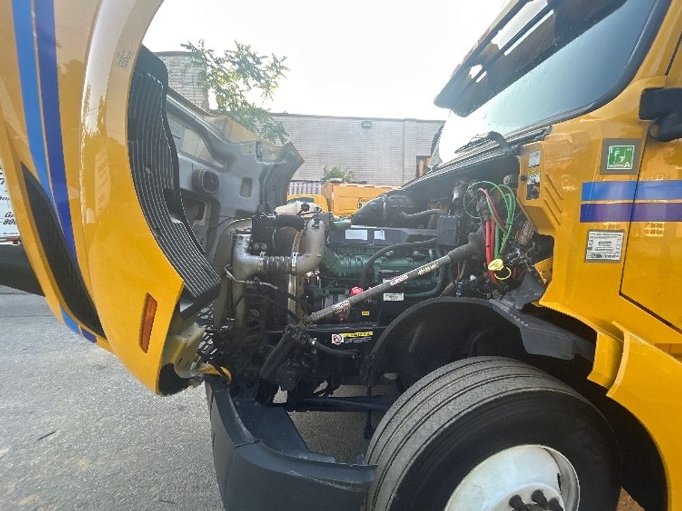 Sleeper Tractor-Heavy Duty Tractors-Volvo-2022-VNL64760-Linden-NJ-642,468\n\t\tmiles-$ 61,500 - Image 21