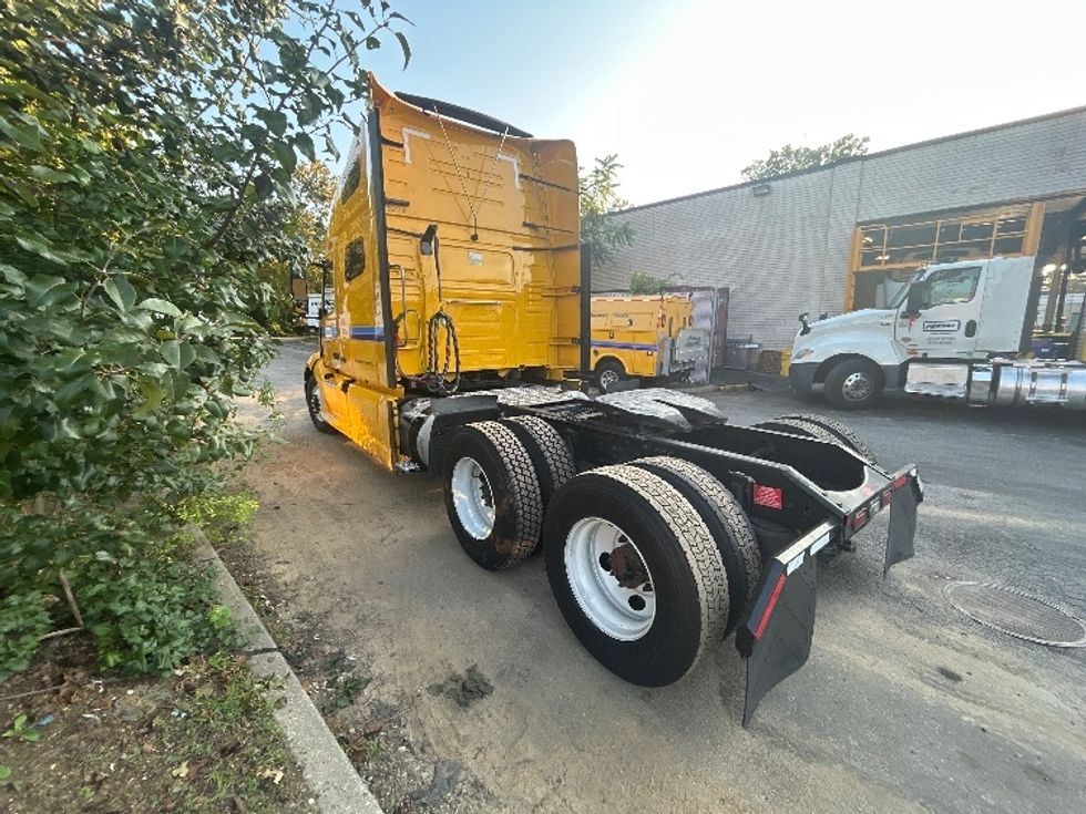 Sleeper Tractor-Heavy Duty Tractors-Volvo-2022-VNL64760-Linden-NJ-642,468\n\t\tmiles-$ 61,500 - Image 5