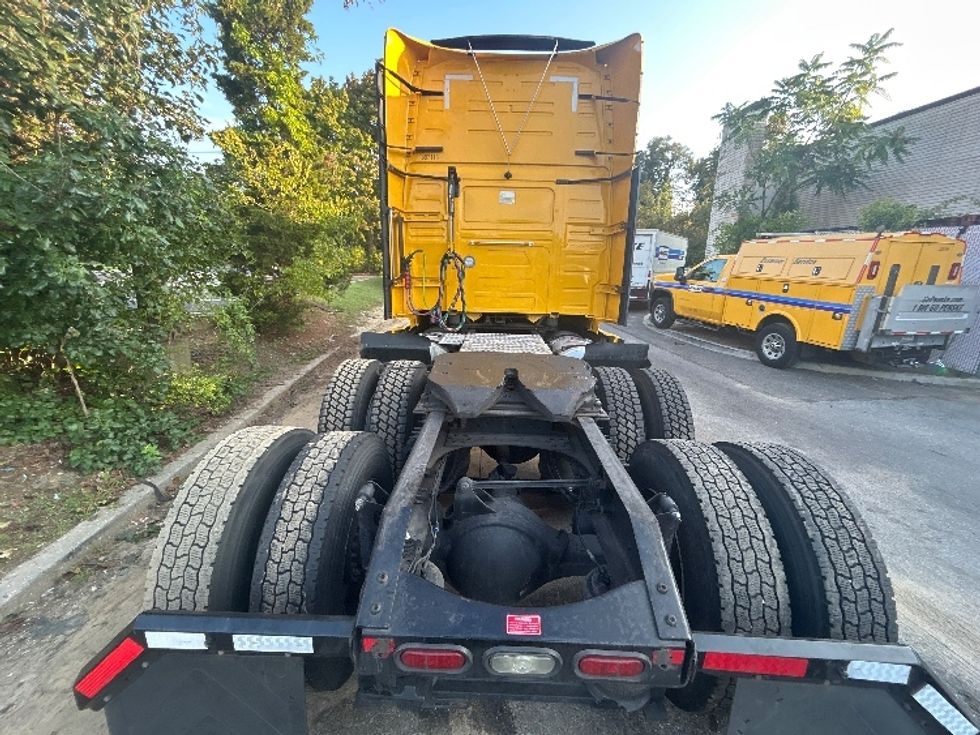 Sleeper Tractor-Heavy Duty Tractors-Volvo-2022-VNL64760-Linden-NJ-642,468\n\t\tmiles-$ 61,500 - Image 6