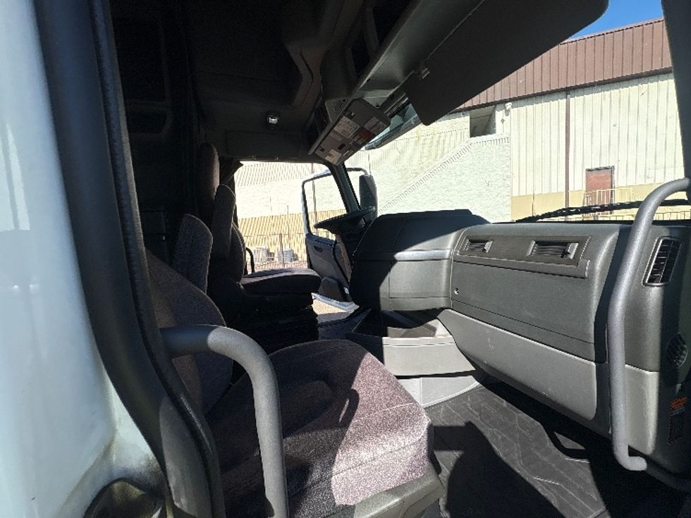 Sleeper Tractor-Heavy Duty Tractors-Volvo-2022-VNL64760-Little Rock-AR-288,330\n\t\tmiles-$ 95,250 - Image 15