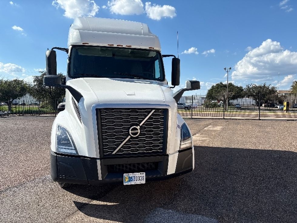 Sleeper Tractor-Heavy Duty Tractors-Volvo-2022-VNL64760-Little Rock-AR-288,330\n\t\tmiles-$ 95,250 - Image 2