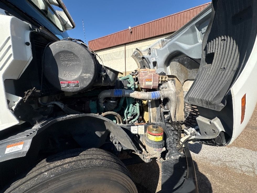 Sleeper Tractor-Heavy Duty Tractors-Volvo-2022-VNL64760-Little Rock-AR-288,330\n\t\tmiles-$ 95,250 - Image 20
