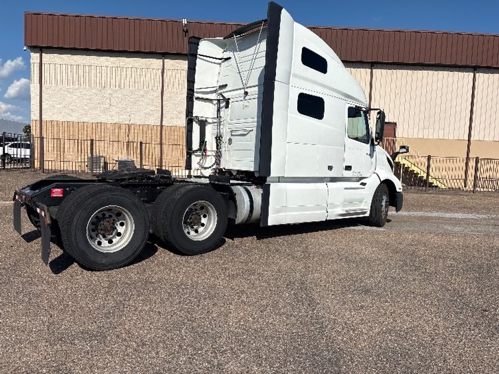 Sleeper Tractor-Heavy Duty Tractors-Volvo-2022-VNL64760-Little Rock-AR-288,330\n\t\tmiles-$ 95,250 - Image 7