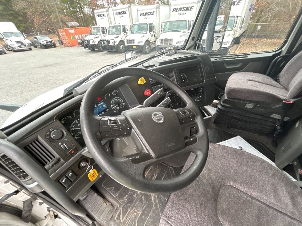 Sleeper Tractor-Heavy Duty Tractors-Volvo-2022-VNL64760-Little Rock-AR-380,947\n\t\tmiles-$ 83,250 - Image 10
