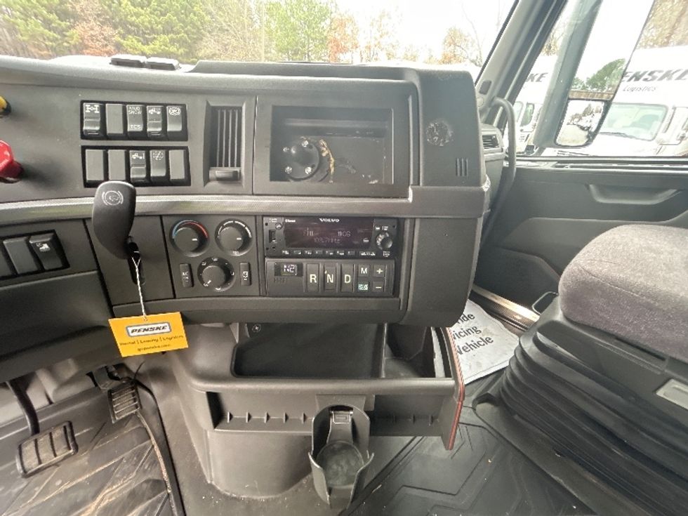 Sleeper Tractor-Heavy Duty Tractors-Volvo-2022-VNL64760-Little Rock-AR-380,947\n\t\tmiles-$ 83,250 - Image 12