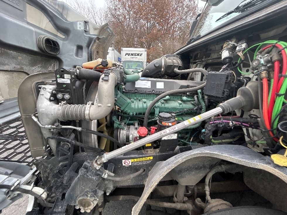 Sleeper Tractor-Heavy Duty Tractors-Volvo-2022-VNL64760-Little Rock-AR-380,947\n\t\tmiles-$ 83,250 - Image 19