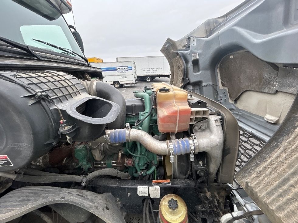 Sleeper Tractor-Heavy Duty Tractors-Volvo-2022-VNL64760-Little Rock-AR-380,947\n\t\tmiles-$ 83,250 - Image 20