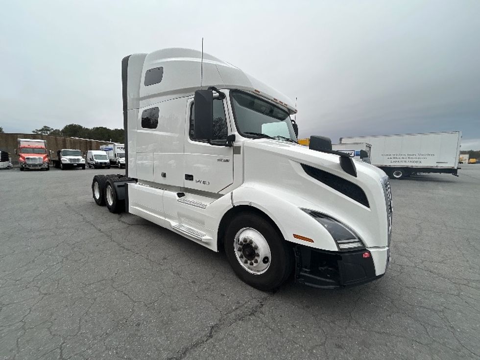 Sleeper Tractor-Heavy Duty Tractors-Volvo-2022-VNL64760-Little Rock-AR-380,947\n\t\tmiles-$ 83,250 - Image 3