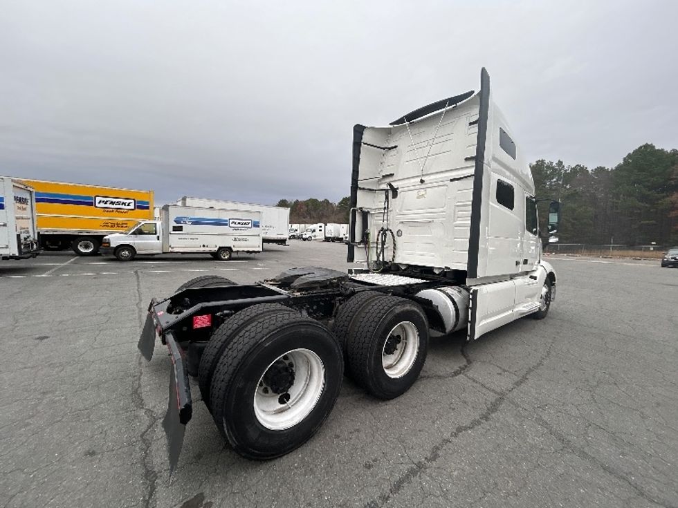 Sleeper Tractor-Heavy Duty Tractors-Volvo-2022-VNL64760-Little Rock-AR-380,947\n\t\tmiles-$ 83,250 - Image 5