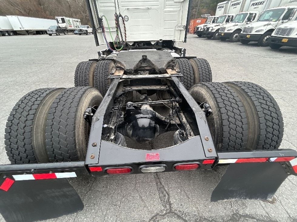 Sleeper Tractor-Heavy Duty Tractors-Volvo-2022-VNL64760-Little Rock-AR-380,947\n\t\tmiles-$ 83,250 - Image 6