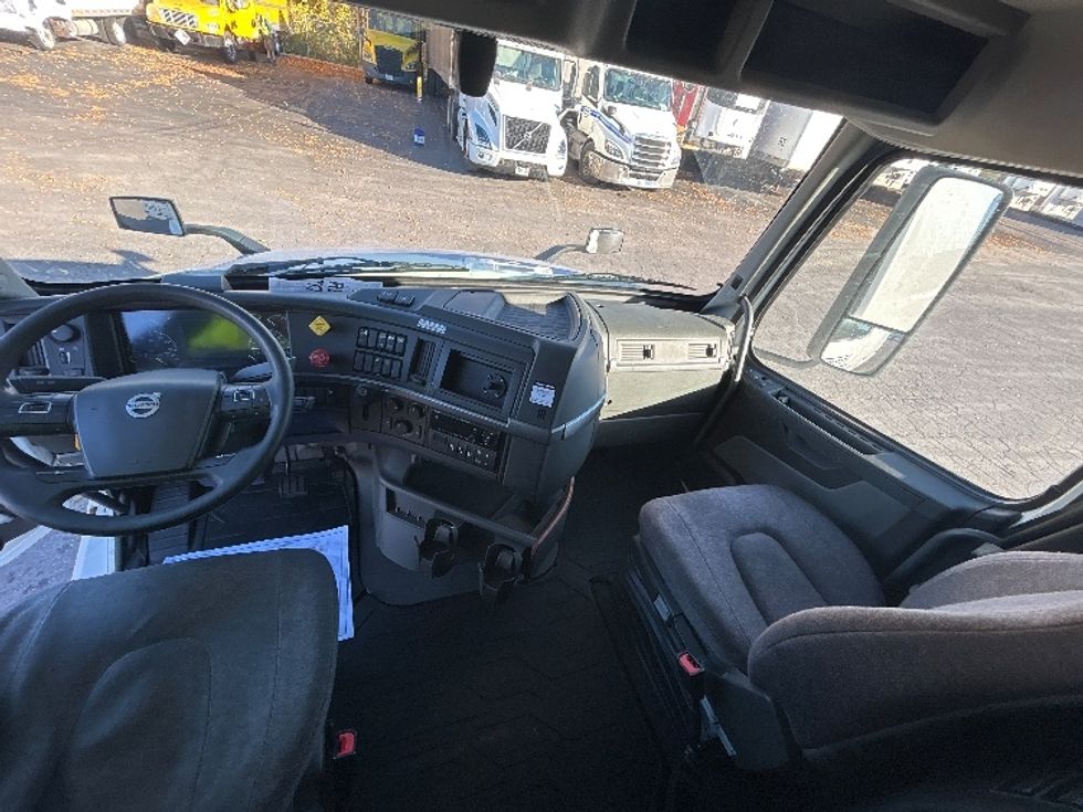 Sleeper Tractor-Heavy Duty Tractors-Volvo-2022-VNL64760-Liverpool-NY-596,821\n\t\tmiles-$ 62,250 - Image 11