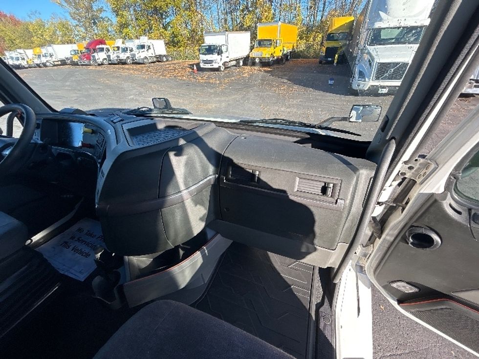 Sleeper Tractor-Heavy Duty Tractors-Volvo-2022-VNL64760-Liverpool-NY-596,821\n\t\tmiles-$ 62,250 - Image 13